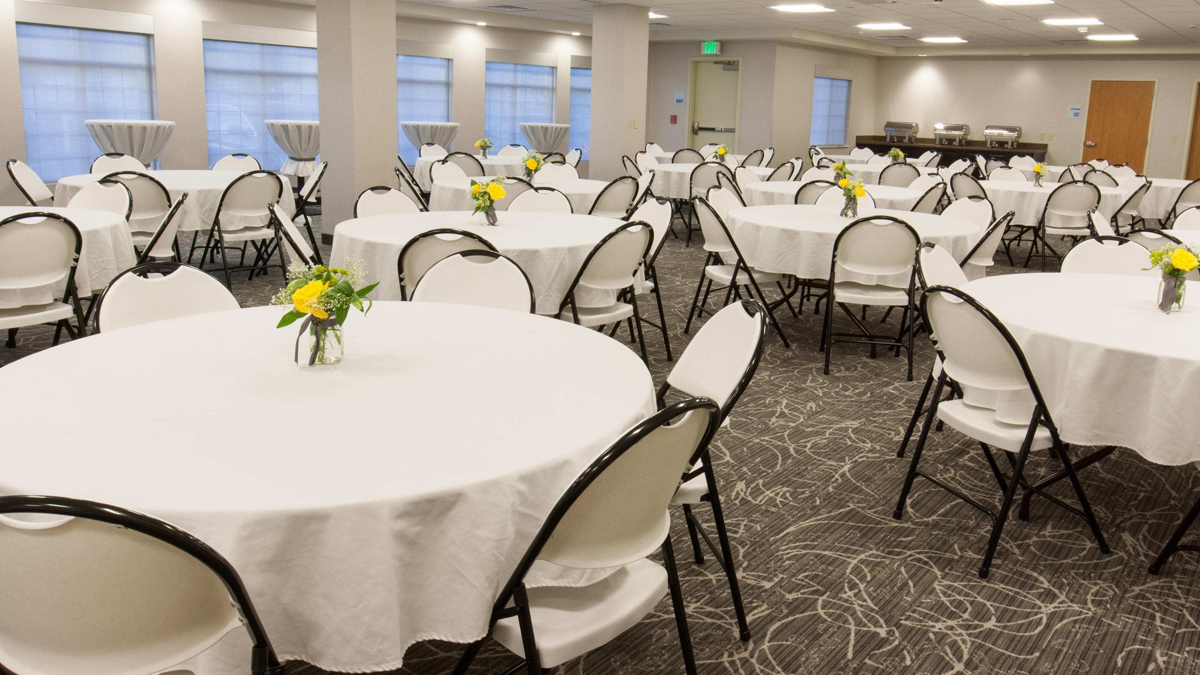 Holiday Inn Express & Suites Cheney By Ihg Exterior foto