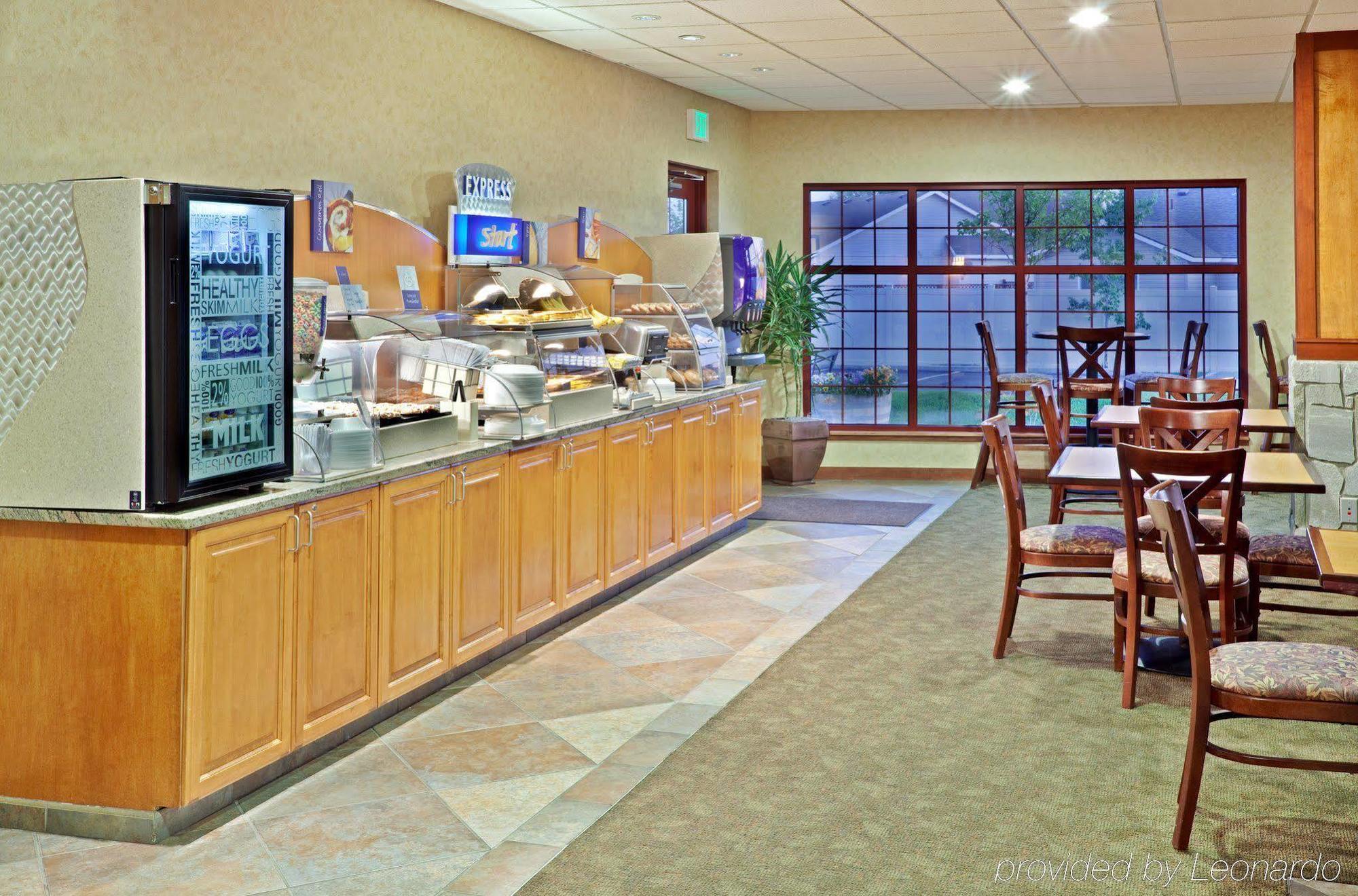 Holiday Inn Express & Suites Cheney By Ihg Exterior foto